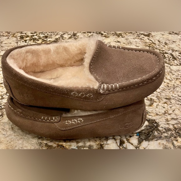 Women's UGG Chestnut Ansley Slippers- size 6- #1106878. - Picture 1 of 13